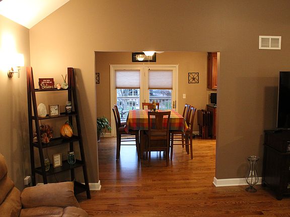 5th image of 8953 Jeanie Ln