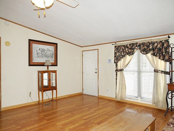 3rd image of 208 Blanchard St