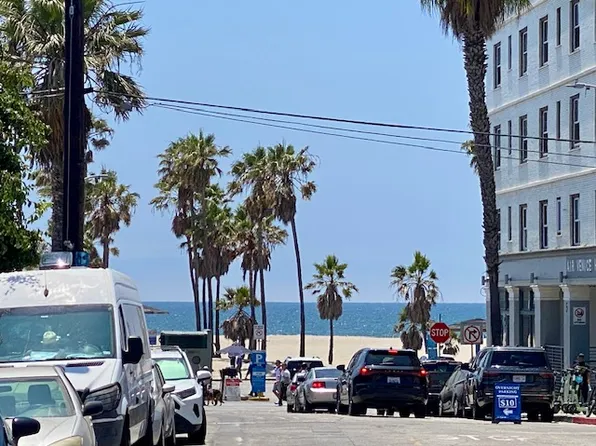 30 Rose Ave APT 3, Venice, CA 90291