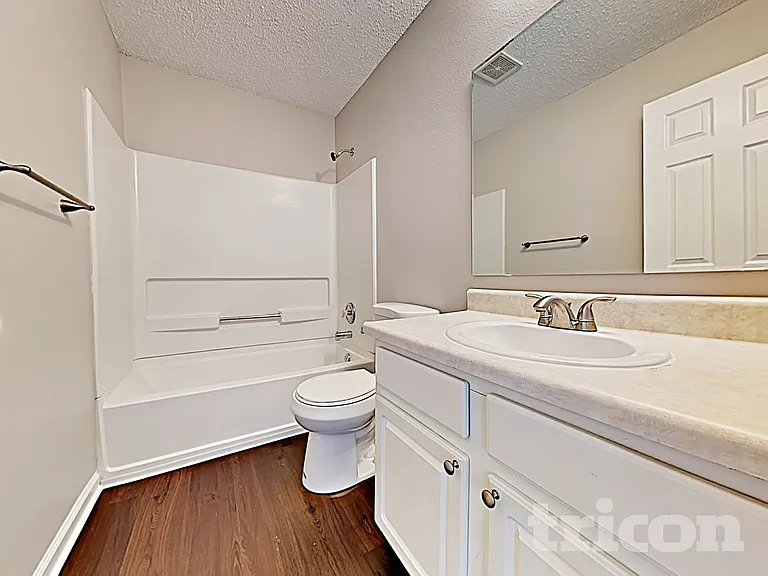 3916 Roundwood Dr — Photo 15
