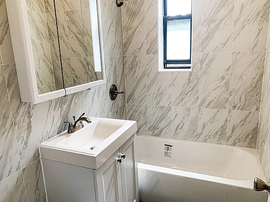 Rented by Showcase Realty | media 14
