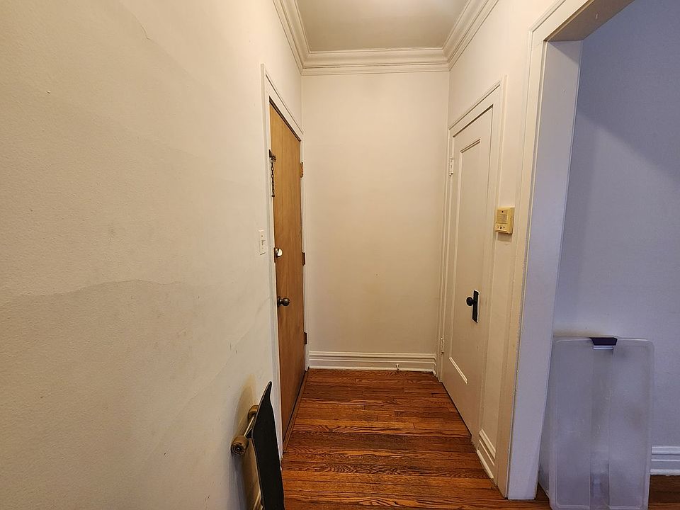 1st image of 1705 W Catalpa Ave #2