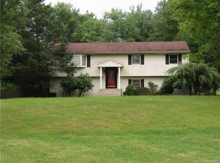 1 Shale Ln, Campbell Hall, NY 10916