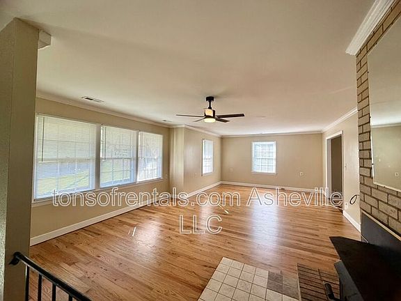 3rd image of 161 Dogwood Dr