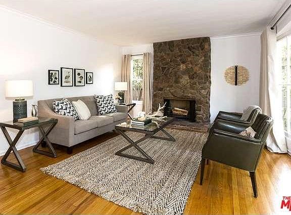 4th image of 2548 E Glenoaks Blvd