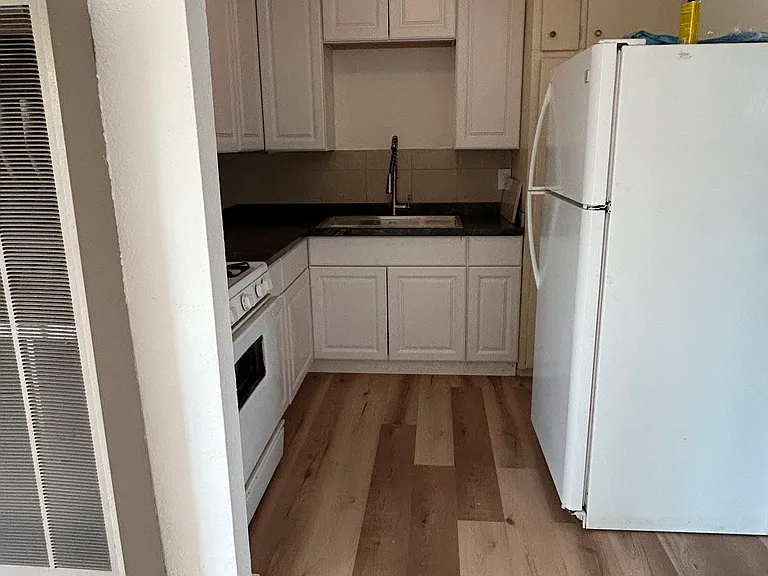 621 W Apache St #1/2 — Photo 10