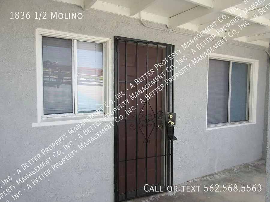 Back 1 bedroom apartment w/Updated Counters and Plank Flooring! — Photo 4