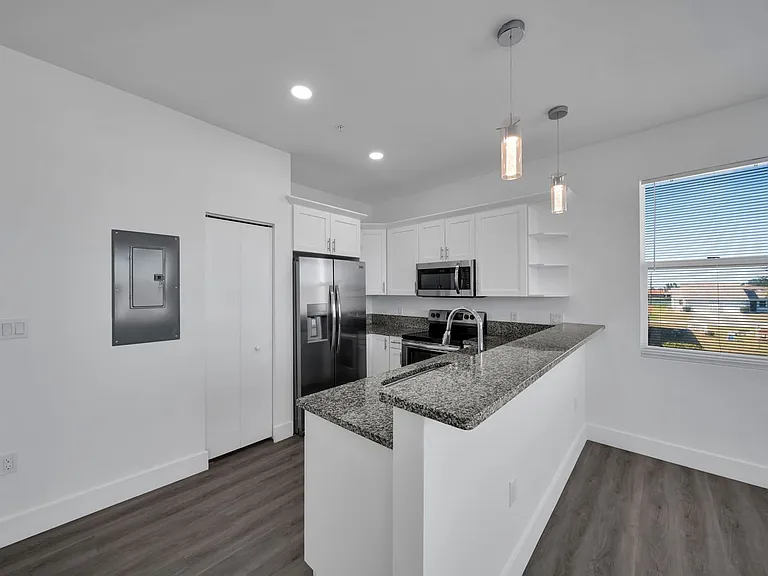 275 SW 4th St #220 — Photo 51