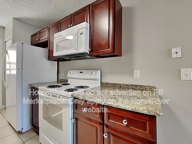 3 bed, 2.0 bath, 1125 sqft, $1,350 — Photo 4