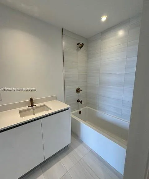 2678 Tigertail Ave #903 — Photo 20