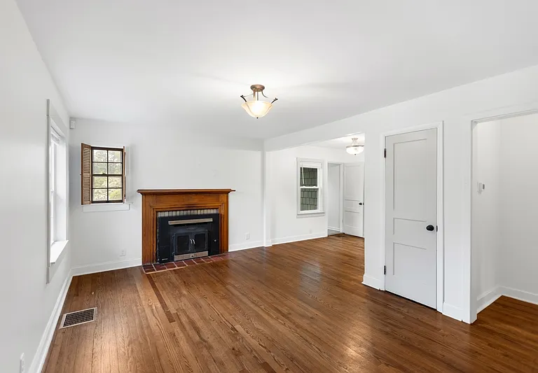 2123 Fenwood Dr — Photo 10