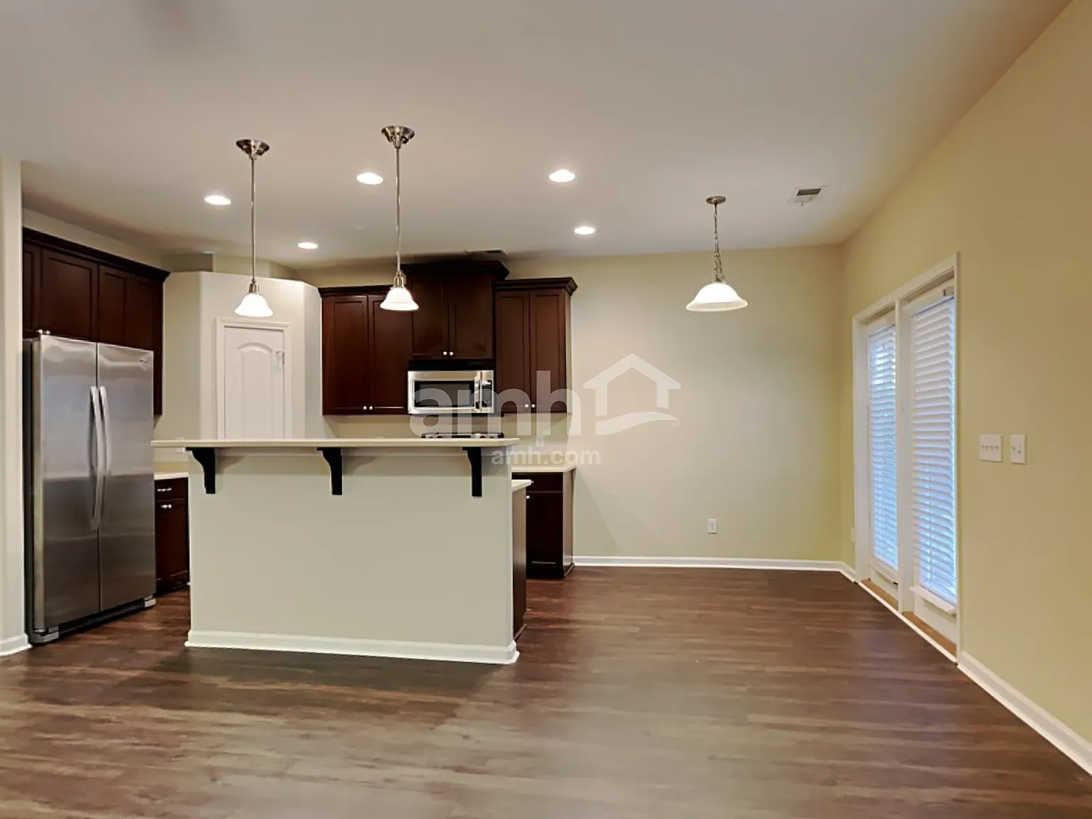 3 bed, 2.5 bath, 1968 sqft, $2,410 — Photo 3