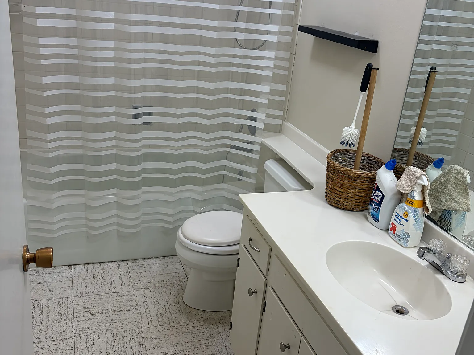1 bed, 700 sqft, $1,200 — Photo 3