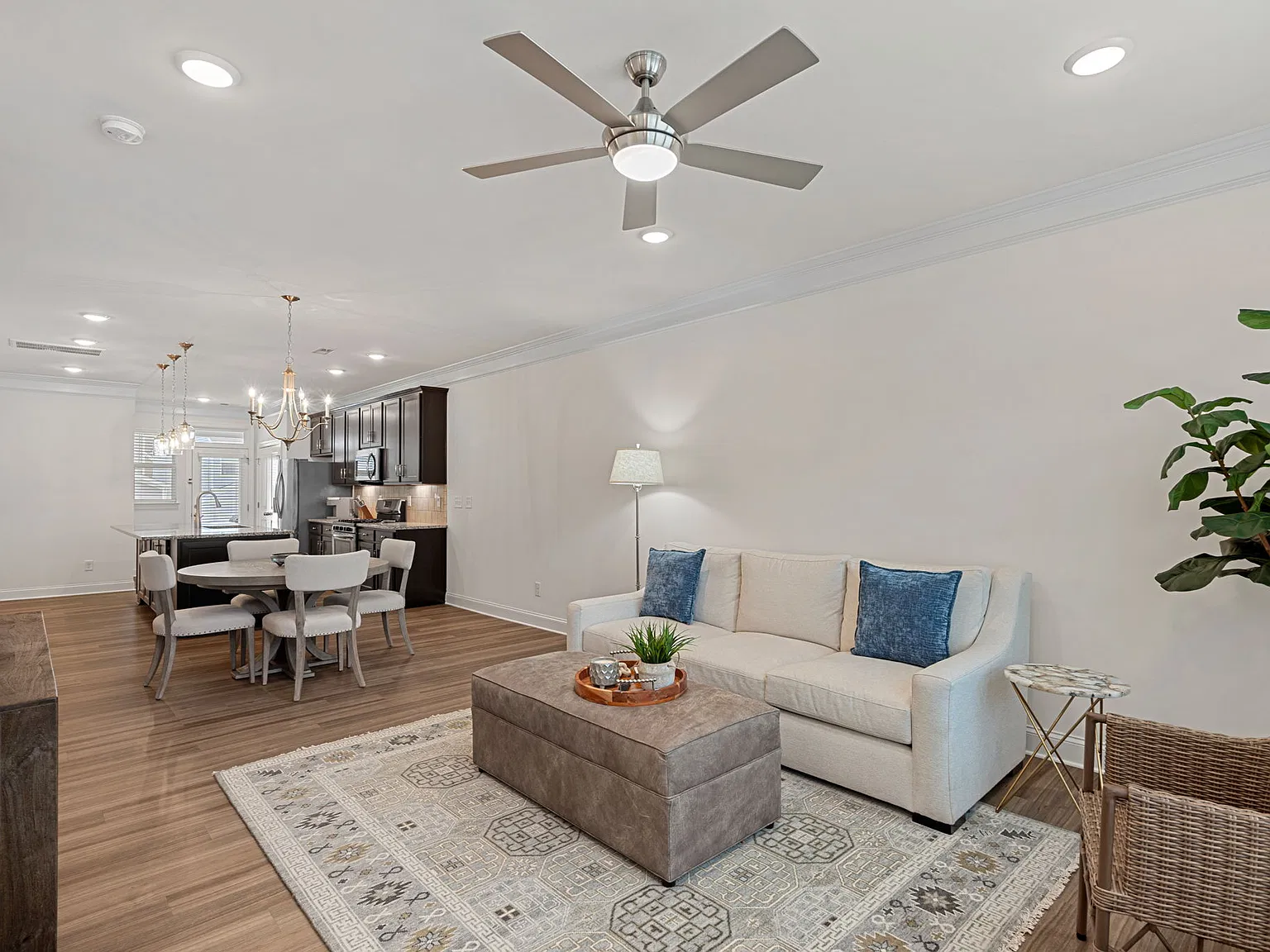 2 bed, 2.5 bath, 1684 sqft, $2,400 — Photo 3