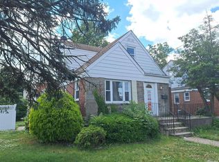 434 Greenwich St, Hempstead, NY 11550