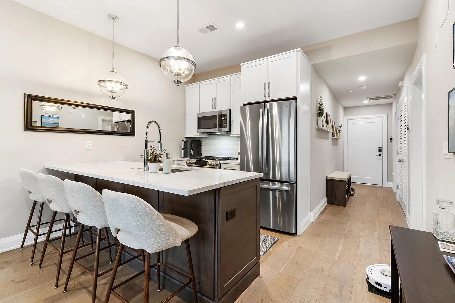 1 bed, 1.5 bath, 735 sqft, $3,250 — Photo 1