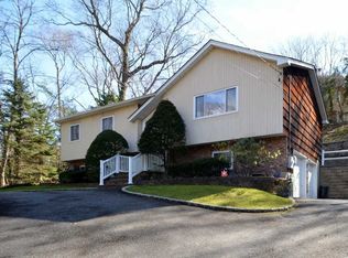 49 Scudders Ln, Glen Head, NY 11545