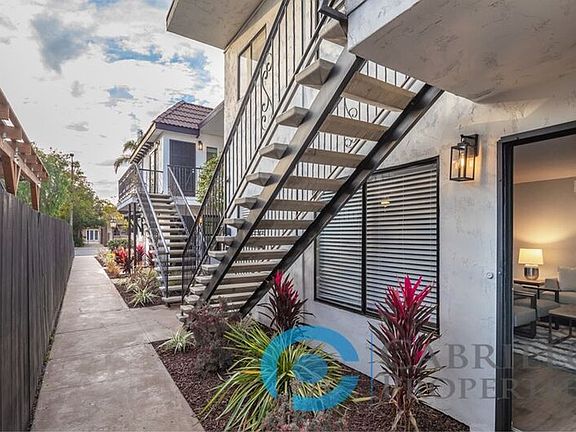 3rd image of 4571 Marlborough Dr APT 2