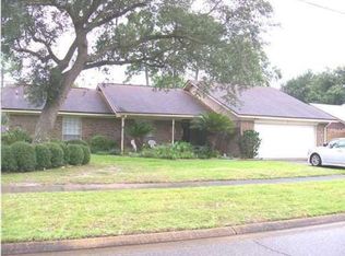 31 Lakewood St, Mary Esther, FL 32569