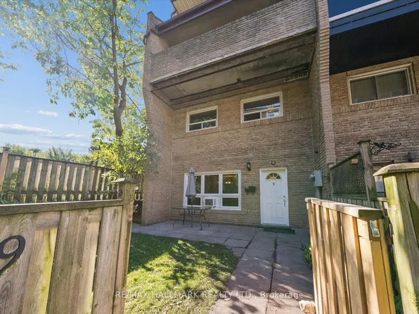 91 Muir Dr #9, Toronto, ON M1M 3T7
