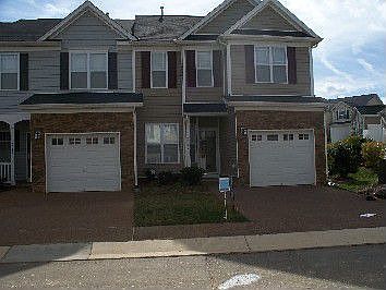 Immaculate Vinyl/Stone End Unit Townhouse