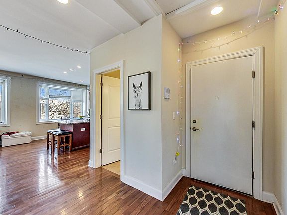 5th image of 2073 N Lincoln Ave #2A