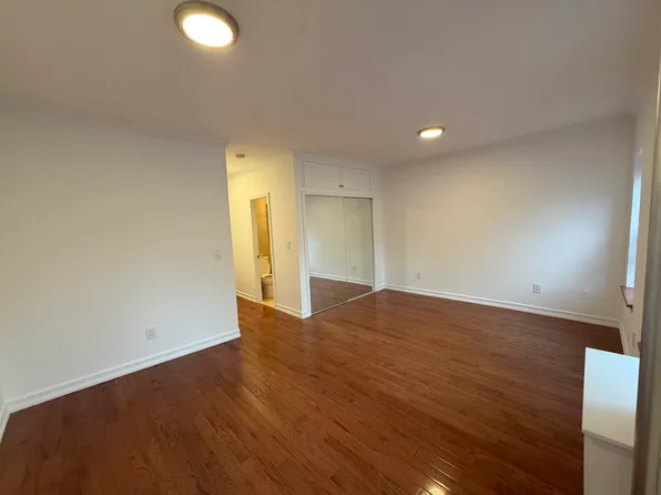 359 East 19th Street image 16 of 20