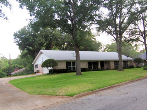 2nd image of 141 Trail Hollow Ln