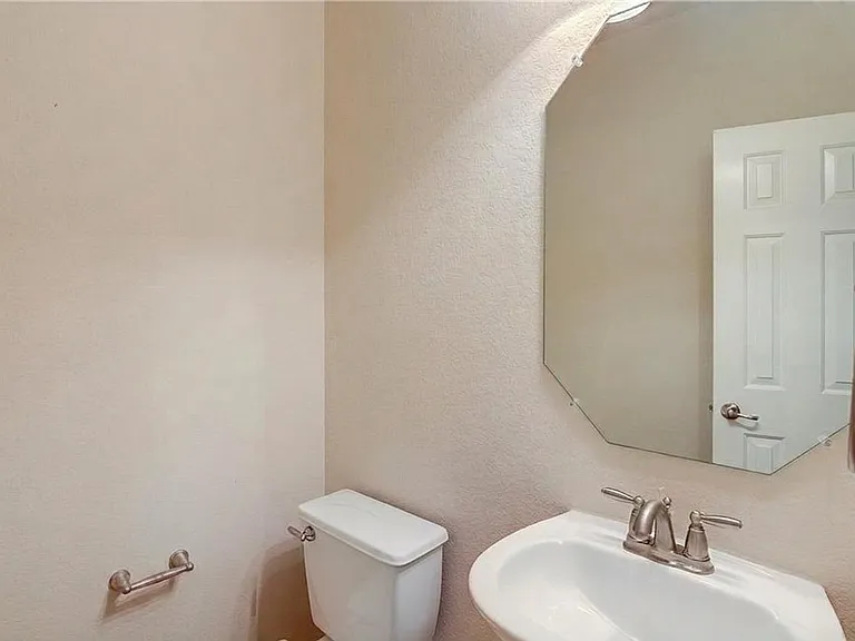 1821 Golden Arrow Ave — Photo 15
