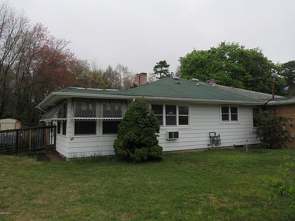 3rd image of 20 Berkshire Ct