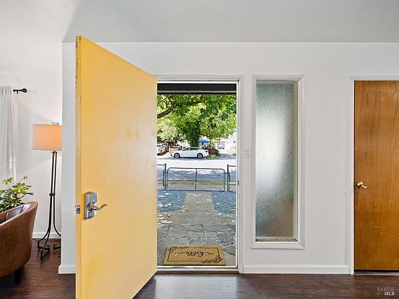 3rd image of 605 N Pine Street