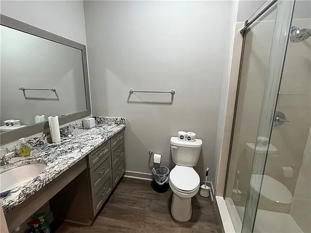 2 bed, 1.0 bath, 912 sqft, $6,000 — Photo 2