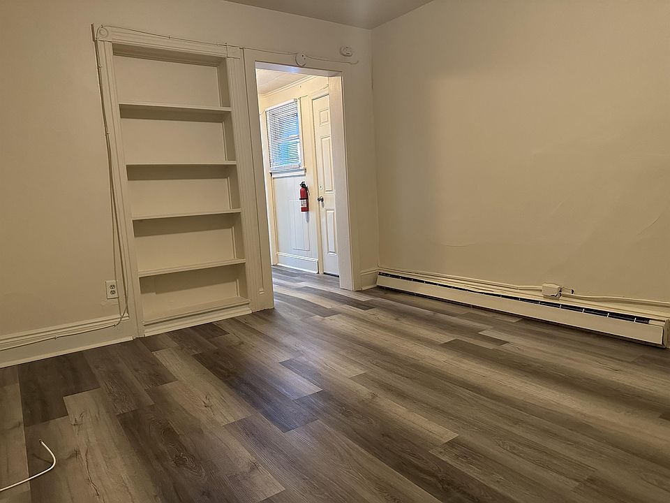 1st image of 541 E Chestnut St APT 3
