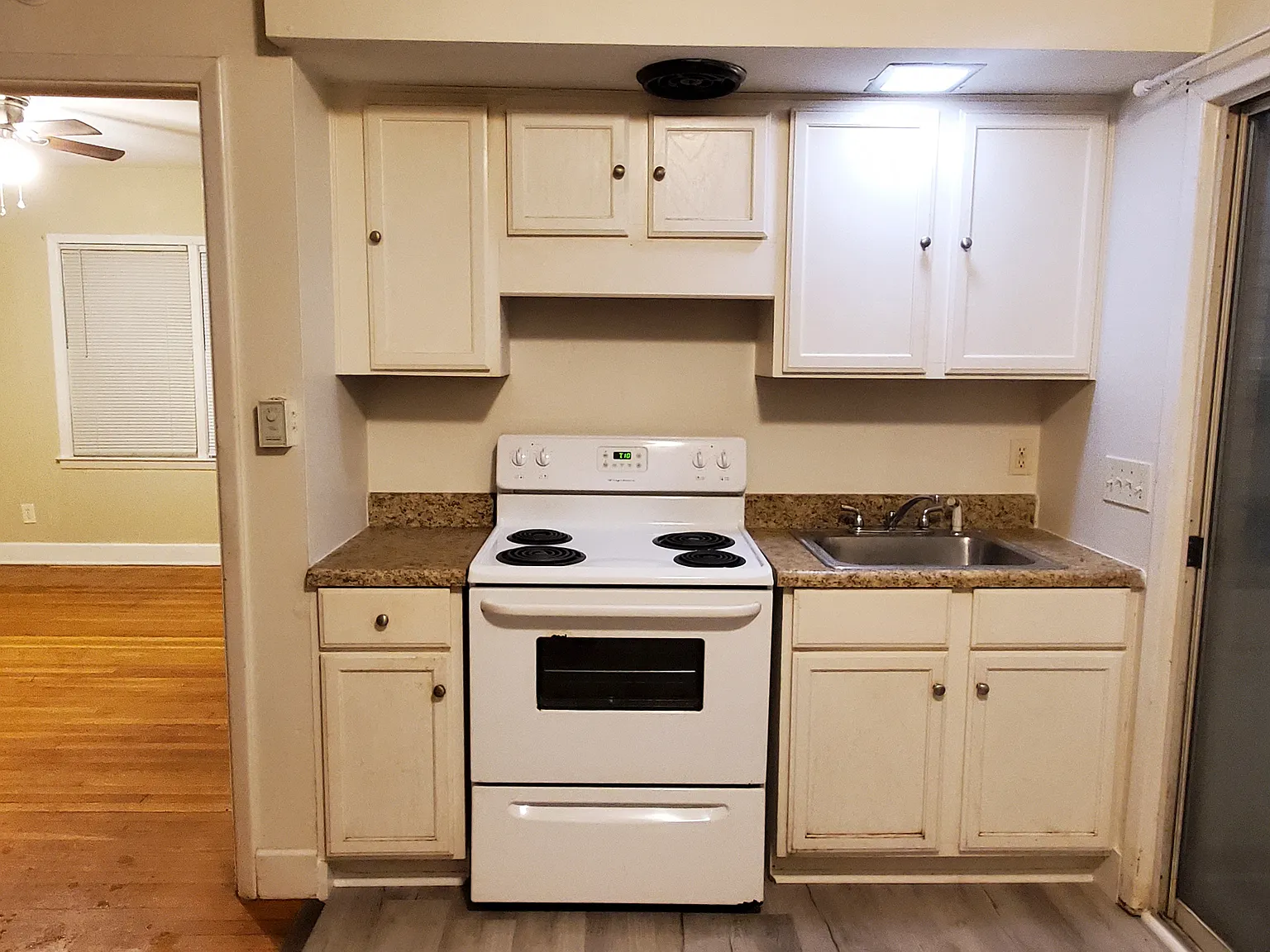 419 W Horah St — Photo 4