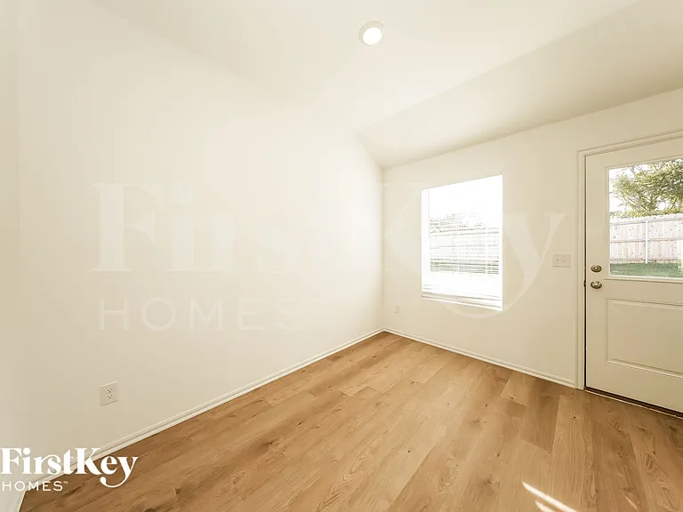 421 Kale Rd — Photo 15