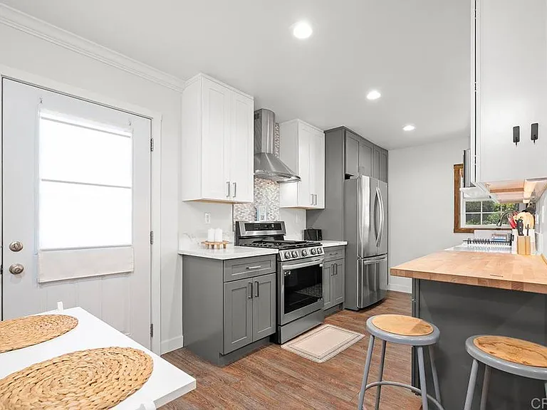 586 Del Mar Ave — Photo 6