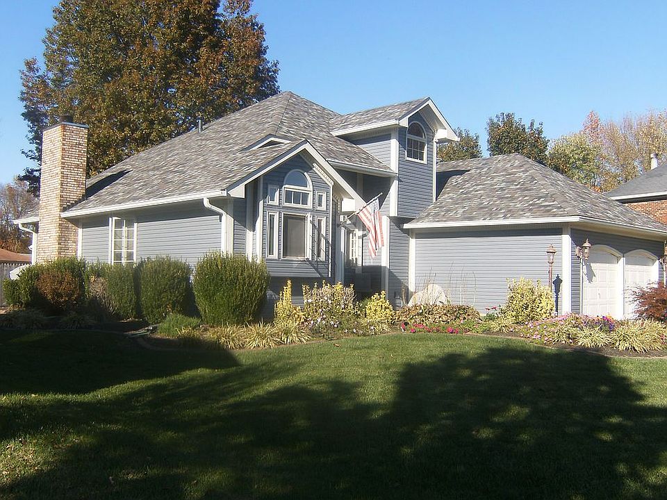 2nd image of 204 Crescent Loop