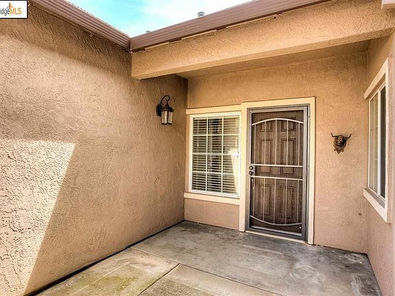 4th image of 4046 Regatta Dr