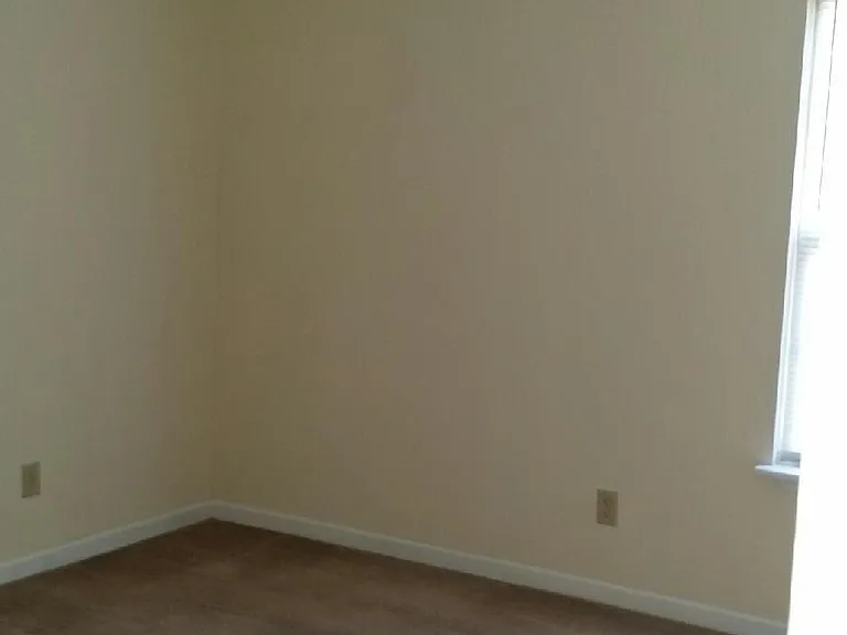 119 Montague Dr — Photo 4