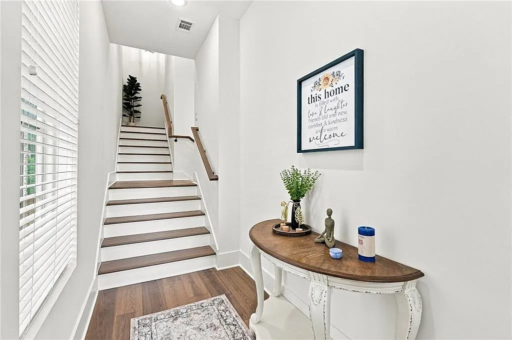 4 bed, 3.5 bath, 3075 sqft, $9,900 — Photo 2