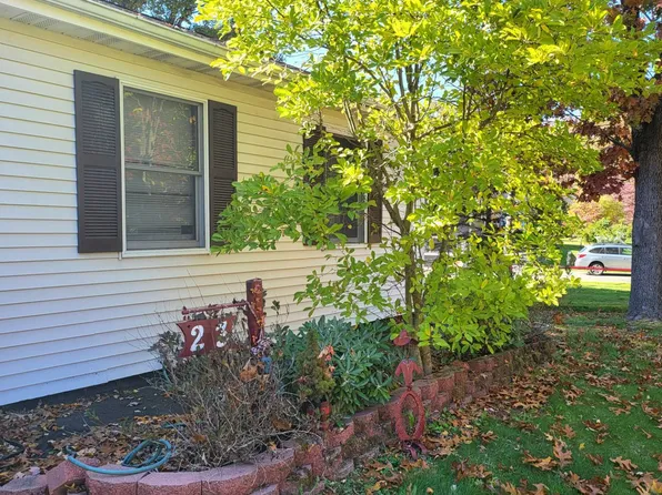 23 Tracy Rd, New Paltz, NY 12561