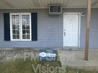 1305 18th St #9, Charleston, IL 61920