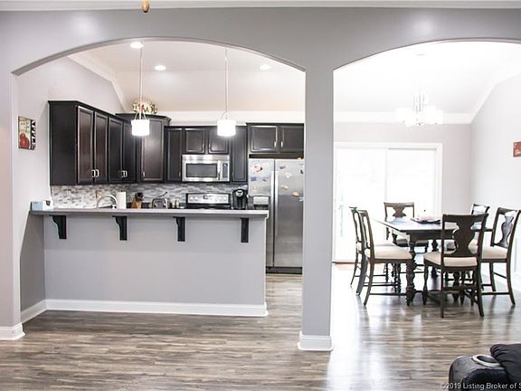 4th image of 2734 Crescent Hill Dr NE