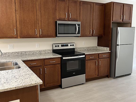 3rd image of 717 N Park Blvd #A