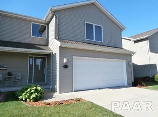1420 Vista Grande Dr, Pekin, IL 61554