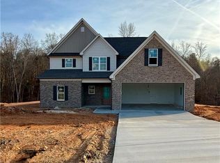 393 Enclave Dr, Clemmons, NC 27012