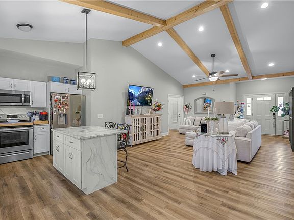 4th image of 28 Vanessa Rae Ln