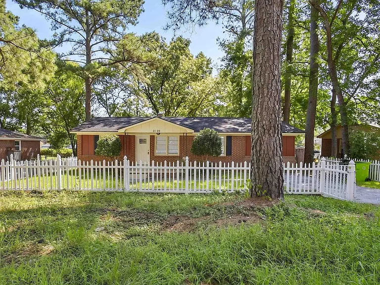 2107 Long Shadow Ln — Photo 1