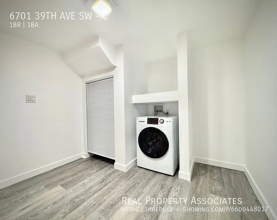 Comfortable & Spacious 1BR with Bonus Storage Move-In Ready! — Photo 3