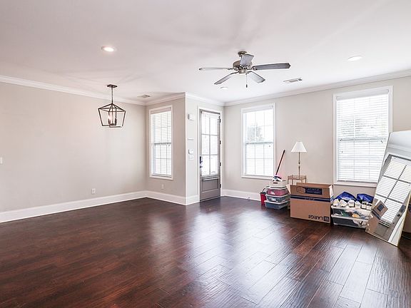 5th image of 102 Farm View Dr APT 302